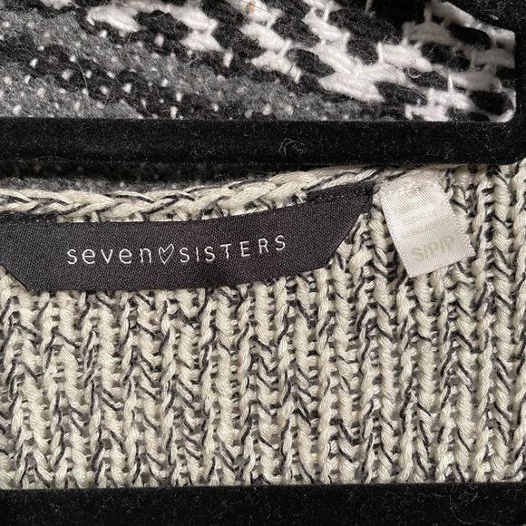 Size small salt and pepper cable knit sweater - Picture 5 of 5